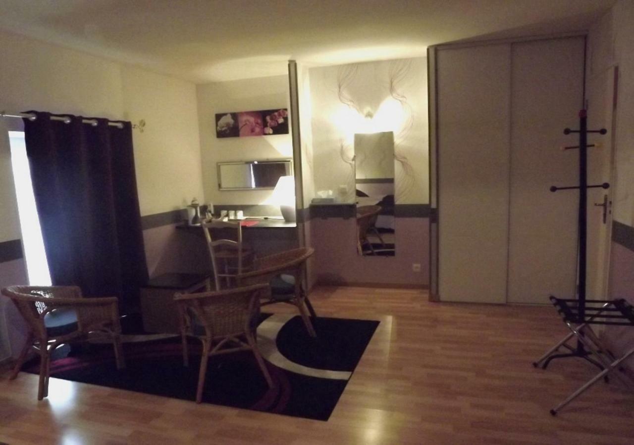Bed and Breakfast Logis De Chezelles Sidiailles Zewnętrze zdjęcie